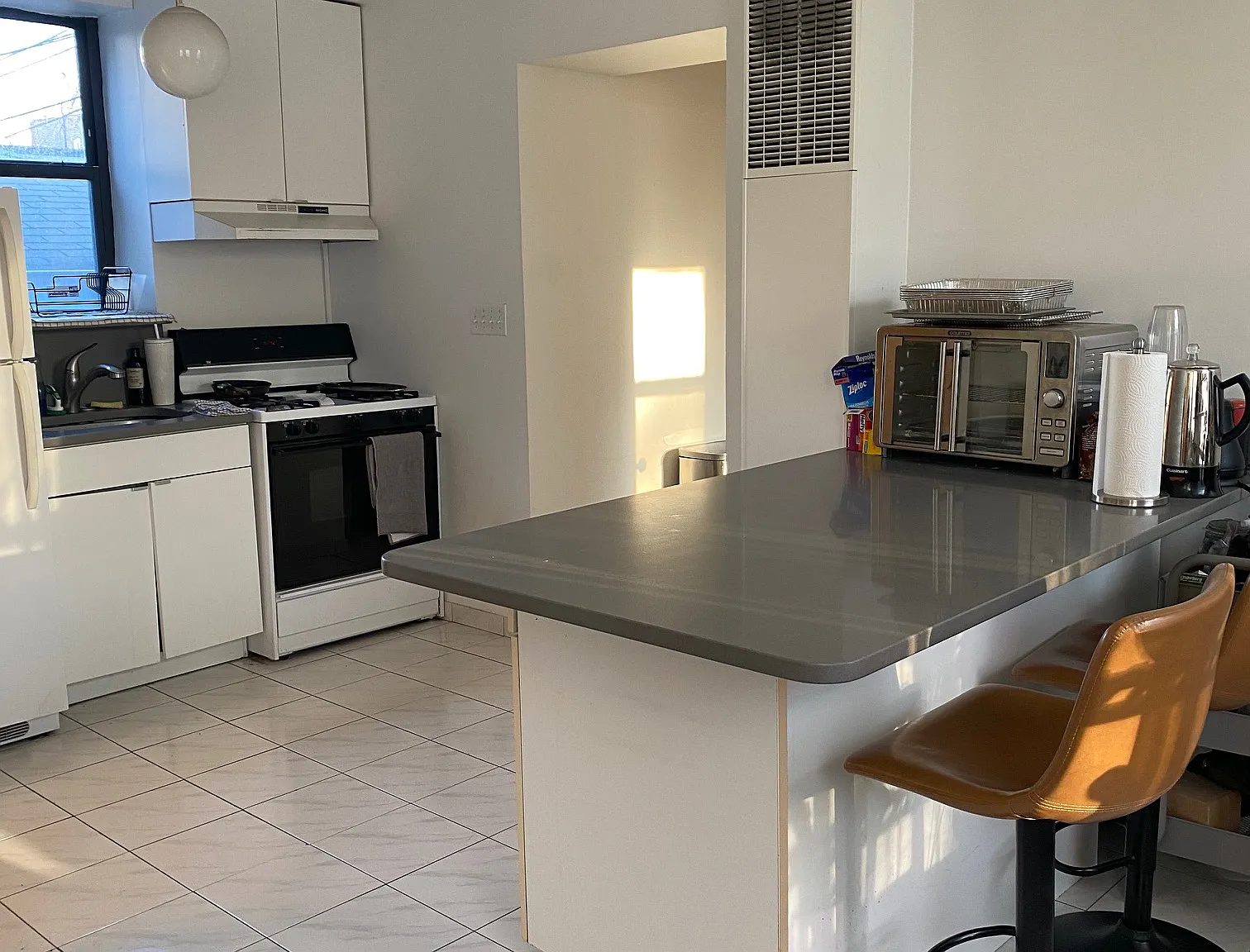 2 bed, 800 sqft, $2,195 — Photo 1
