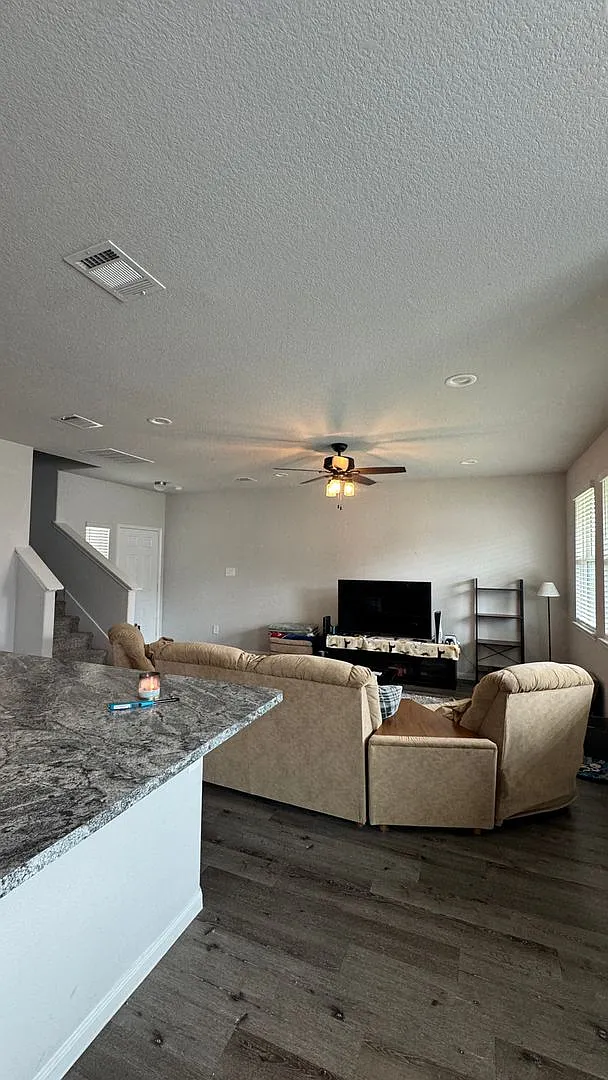 Building Photo - 988 Rice Dr