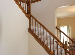 565 Spruce Ln, Lisle, IL 60532