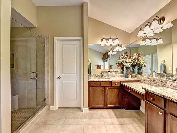 Frameless shower & granite