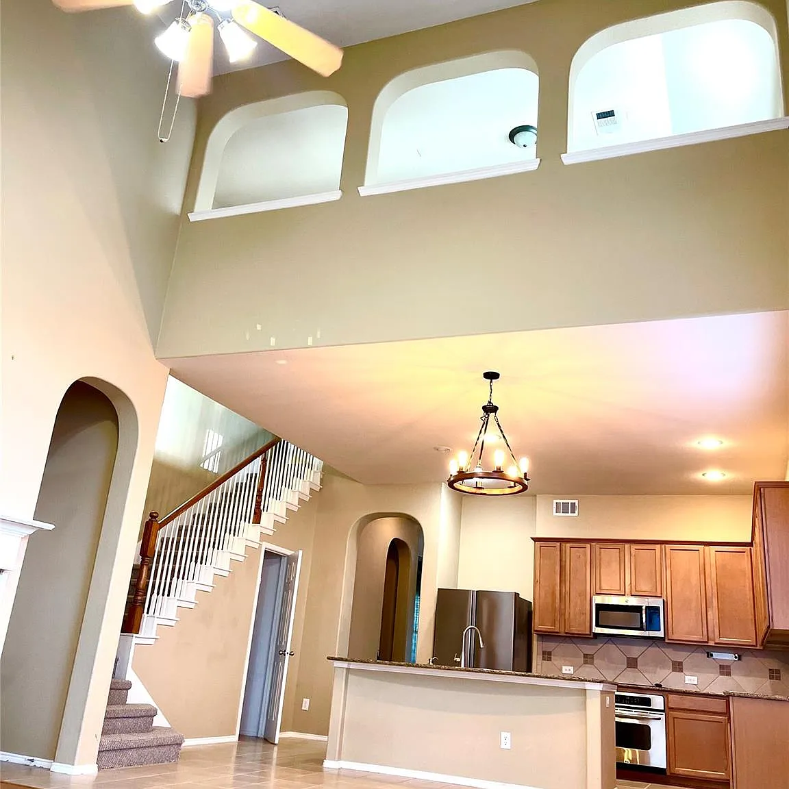 4 bed, 2734 sqft, $3,000 — Photo 4
