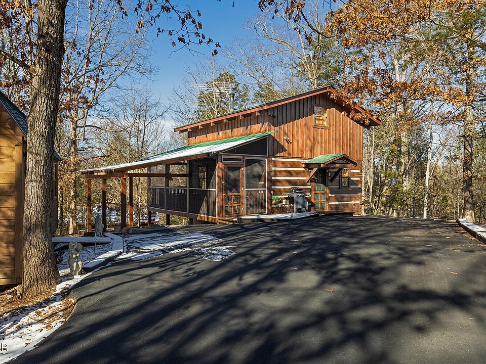 1st image of 624 Country Oaks Dr