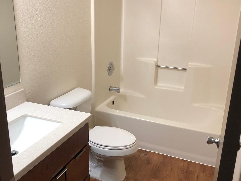 2nd image of 913 Houseman Ave NE APT 202