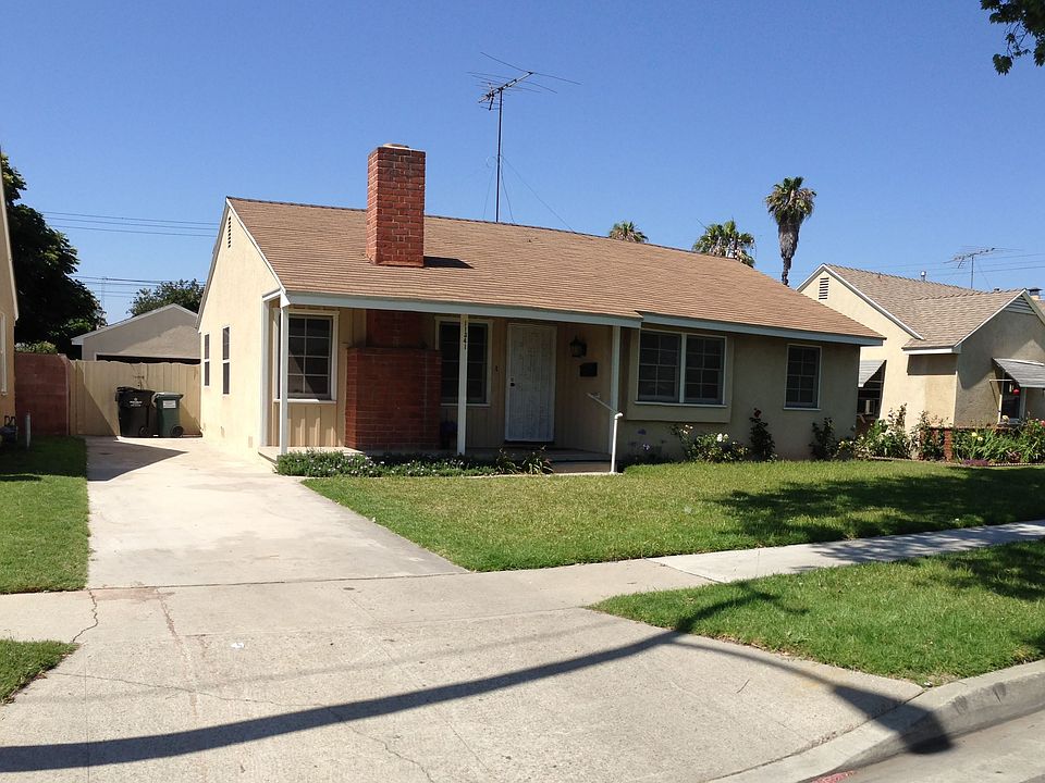 Front driveway view