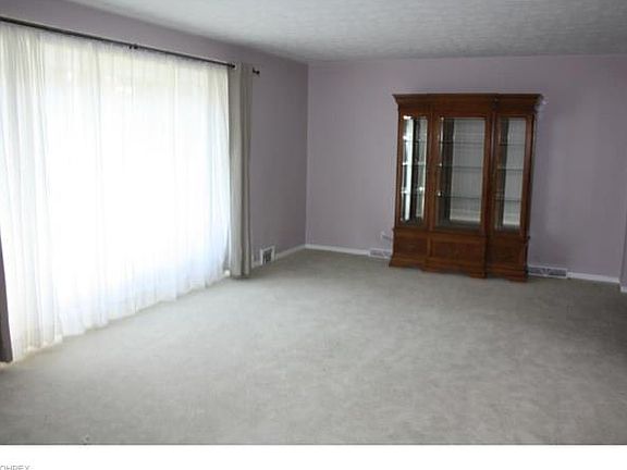 3rd image of 1905 Thornhill Dr
