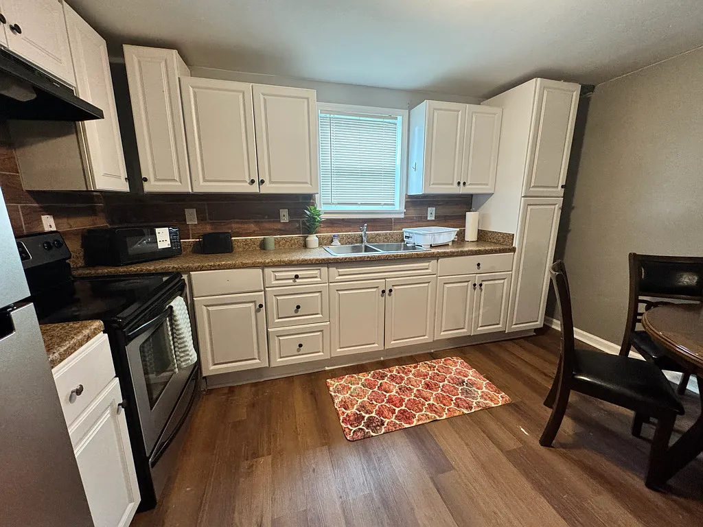 3 bed, $1,675 — Photo 3