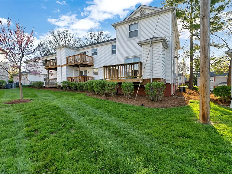 9083 W Swan Cir — Photo 2