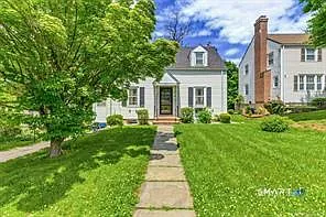 98 Woodmere Rd