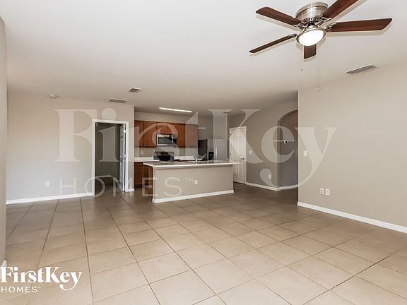 4th image of 2702 SW 9th Pl