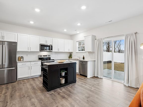 4th image of 131 River Bank Rd