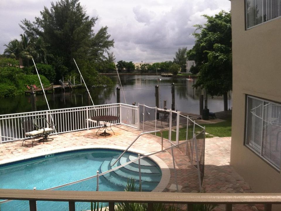 1st image of 2400 NE 25th Pl APT 1