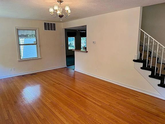 4th image of 518 S Flood Ave