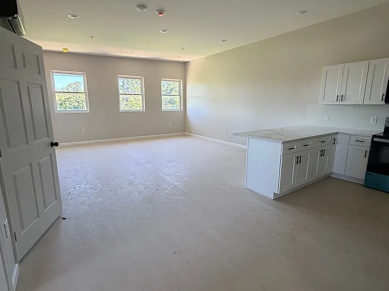 3900 Roland Ave — Photo 22