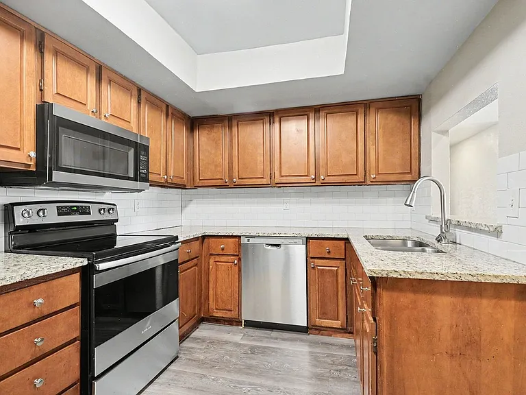 2201 Jackson Cir — Photo 10
