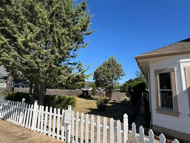 22220 G St — Photo 4