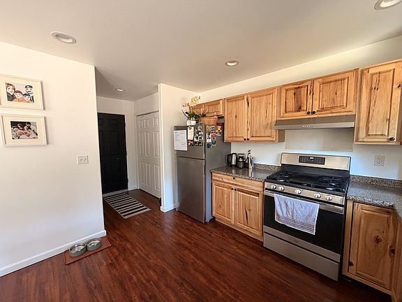 4th image of 323 Huppert Ln
