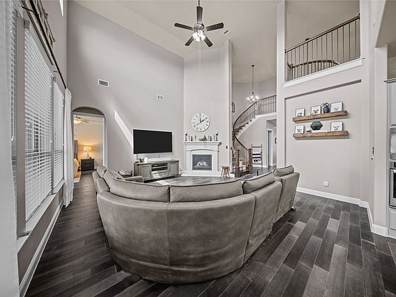 5th image of 6510 Loire Valley Dr