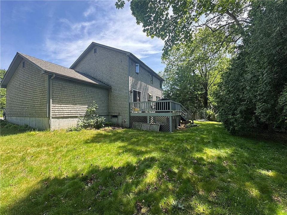 2nd image of 36 Oak Hill Rd