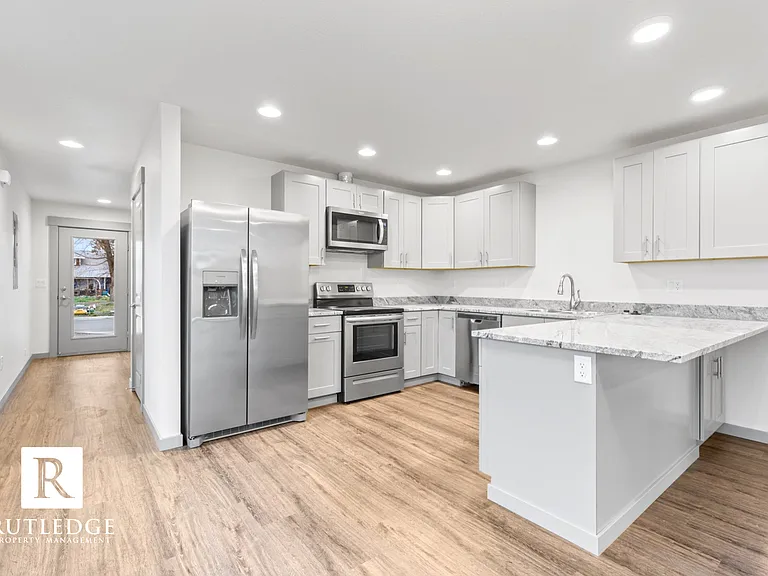 330 Beechwood Way — Photo 2