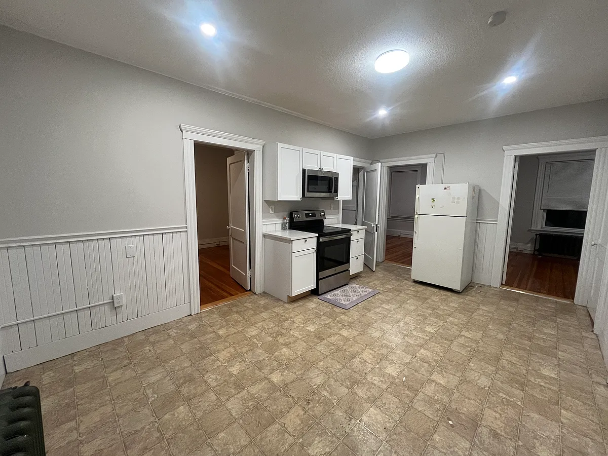 Building Photo - 288 Washington St #2
