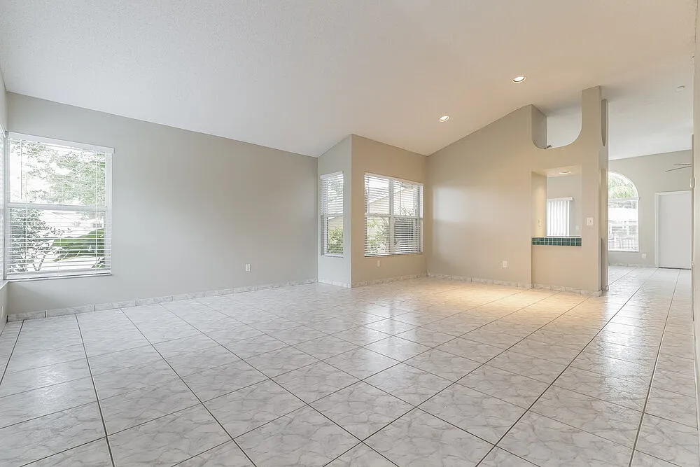 3 bed, 2.0 bath, 1682 sqft, $2,670 — Photo 3
