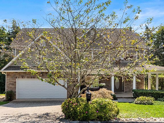 2nd image of 10442 Ivy Hollow Dr