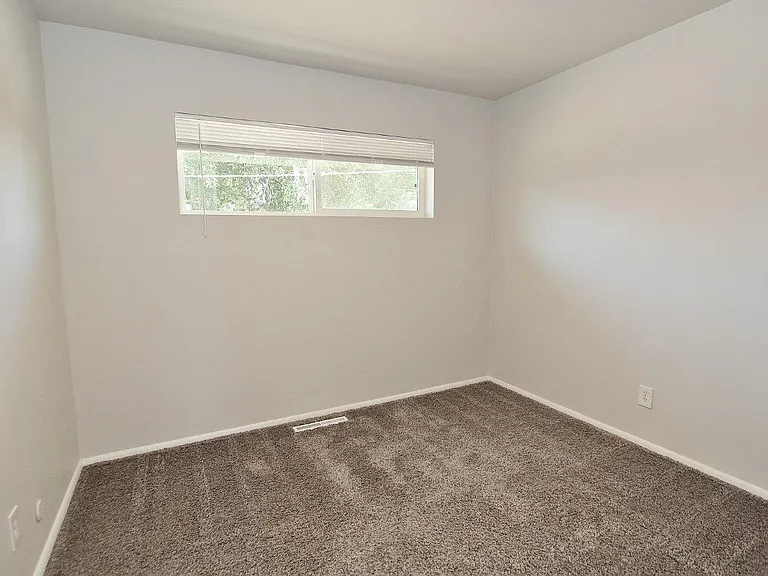 4011 W Greenbrier Dr — Photo 18
