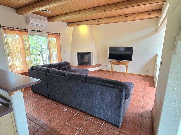 5th image of 70 La Canada