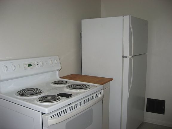 4th image of 830 Saint Clair St APT A