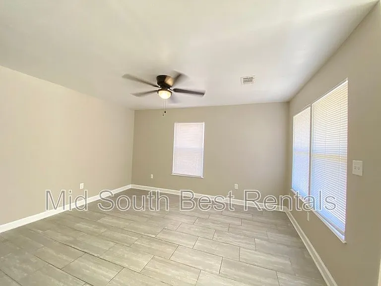 320 Bellewood Ln #B — Photo 8