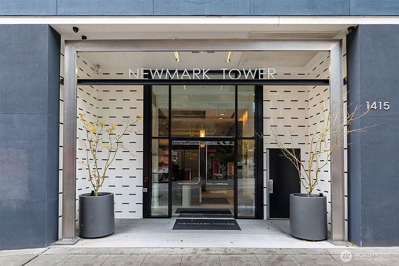 3rd image of 1415 2nd Avenue #1404