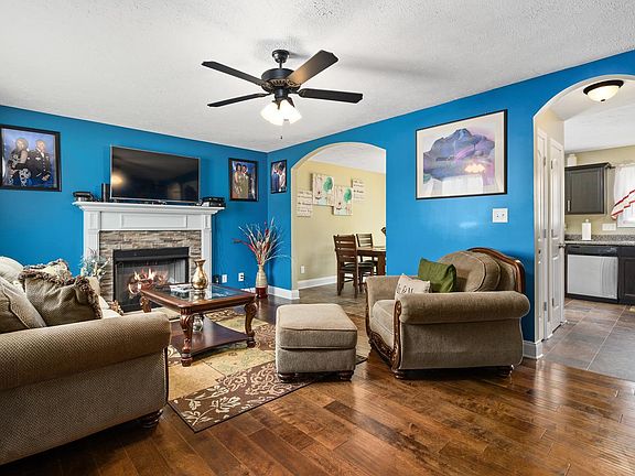 4th image of 418 N Magnolia Dr