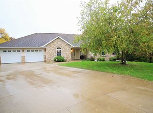 1949 Highland Ct, Clinton, IA 52732