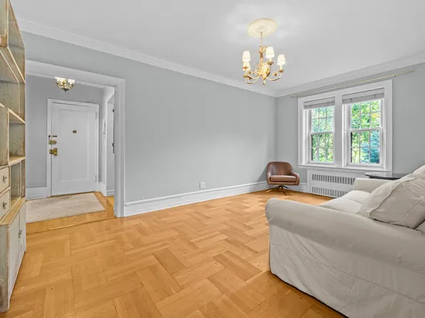 525 West 238th Street image 7 of 19