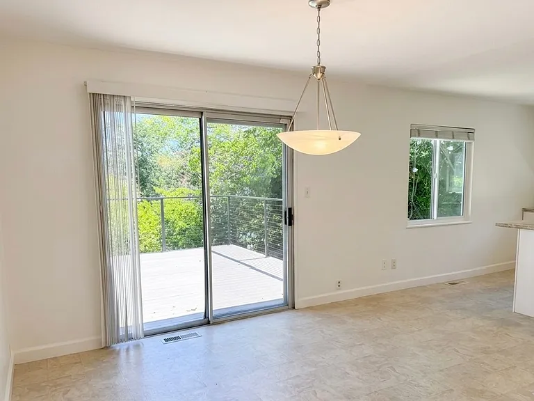 1608 Poplar Dr — Photo 6