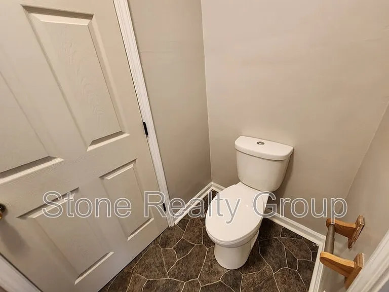 1811 S 10th St — Photo 8