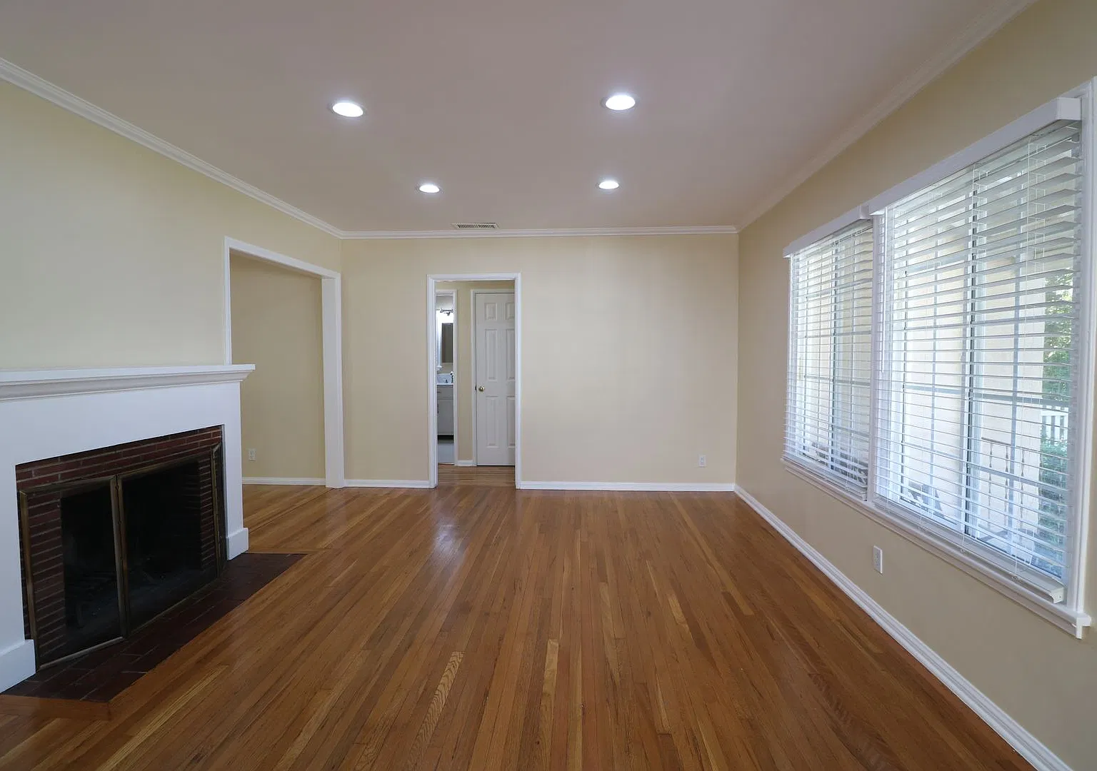 4/Bedroom Home for Lease In Sherman Oaks! — Photo 4