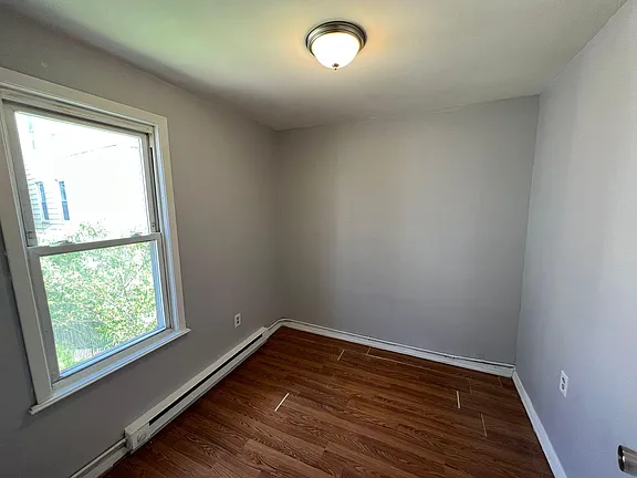 142 Inslee Pl #1R — photo 4 of 5