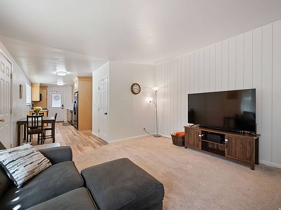 5th image of 3253 S Maple Way