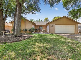 2222 Honey Creek Ln, Arlington, TX 76006