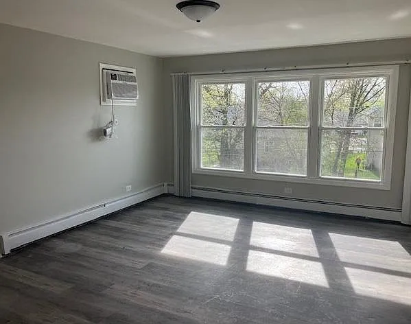 Building Photo - 7105-7106 Parrish Ave #3N