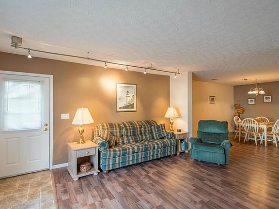 3rd image of 4667 Cadmus Dr