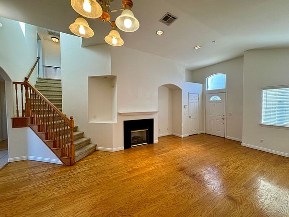 2nd image of 5339 Welland Ave #B