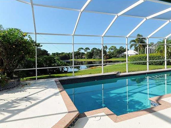 3rd image of 8527 Woodbriar Dr