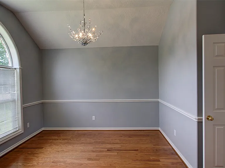 305 Landsburg Ln — Photo 3