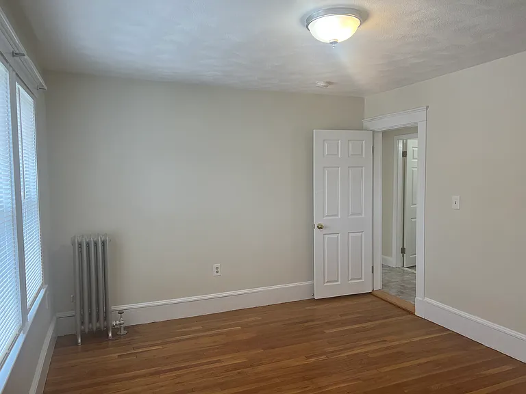 569 Main St #2R — Photo 6