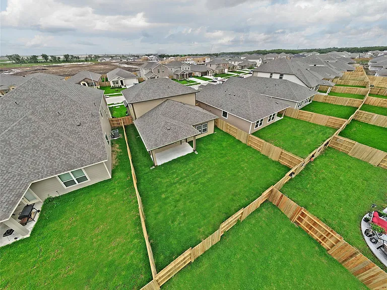 1015 Modesto Dr — Photo 35