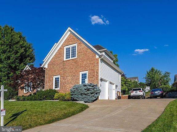 2nd image of 2624 Windwood Dr