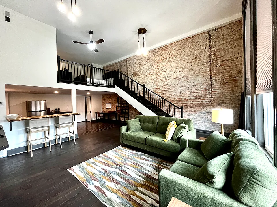 33 N Paint St #214