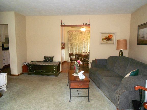 3rd image of 143 Oak Ln